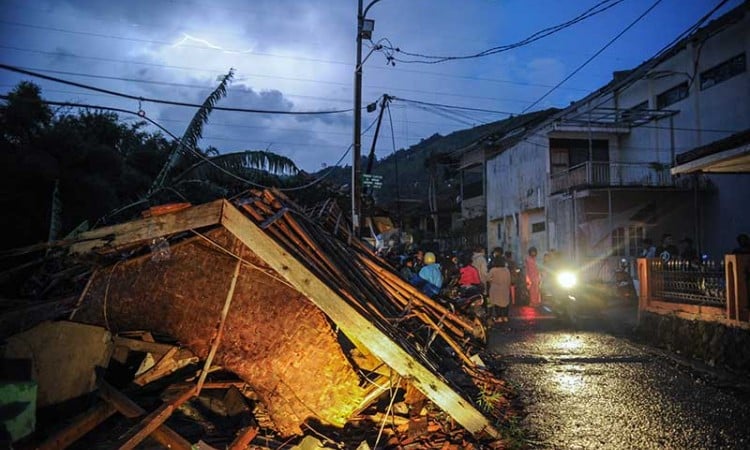 Ratusan Rumah di Bandung Rusak Akibat Diterjang Angin Puting Beliung