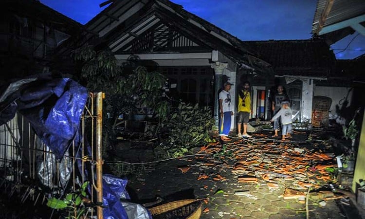 Ratusan Rumah di Bandung Rusak Akibat Diterjang Angin Puting Beliung