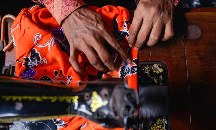 Penjahit Jalanan di Ibu Kota Alami Penurunan Pendapatan Sejak Pandemi Covid-19