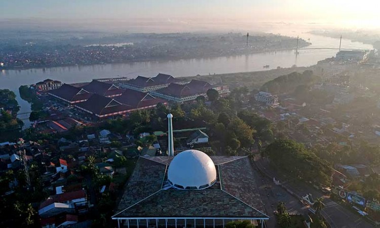 Masjid Seribu Tiang di Jambi Dibangun Tanpa Dinding dan Pintu