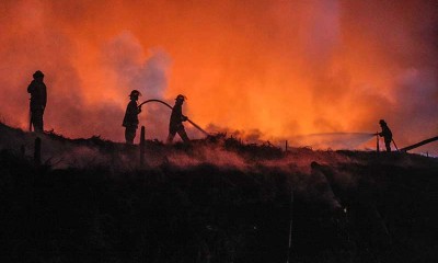 Kebakaran Lapak Ban Bekas di Bogor Belum Bisa Dipadamkan