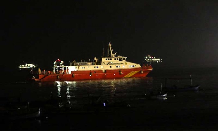 Tim SAR Terjunkan KN SAR Antasena 234 Untuk Mencari Kapal Selam KRI Nanggala 402 Yang Hilang Kontak