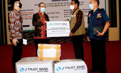 J-Trust Bank Serahkan Bantuan Bencana Alam di NTT