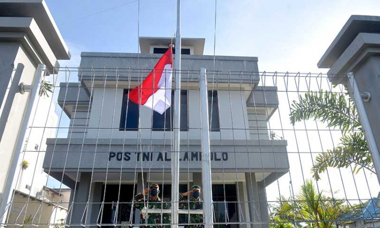 TNI AL Kibarkan Bendera Setengah Tiang Untuk Mengenang KRI Nanggala-402