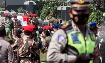 Suasana Haru Selimuti Proses Pemakaman Kabinda Papua Mayjen Anumerta I Gusti Putu Danny Karya Nugraha Yang Gugur di Papua