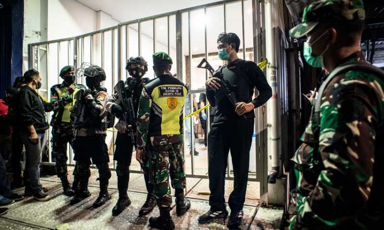 Densus 88 Antiteror Geledah Bekas Markas FPI Pasca Penangkapan Munarman Terkait Kasus Terorisme