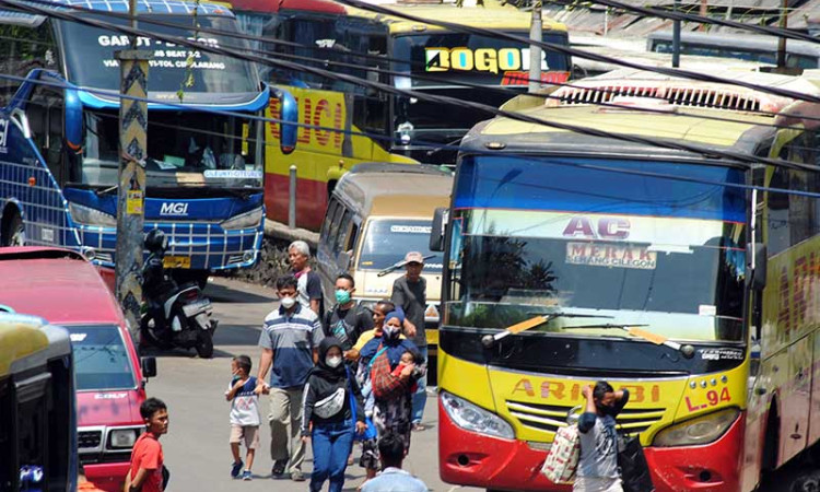 Jelang Penerapan Larangan Mudik, Terminal Baranangsiang Bogor Ramai Penumpang