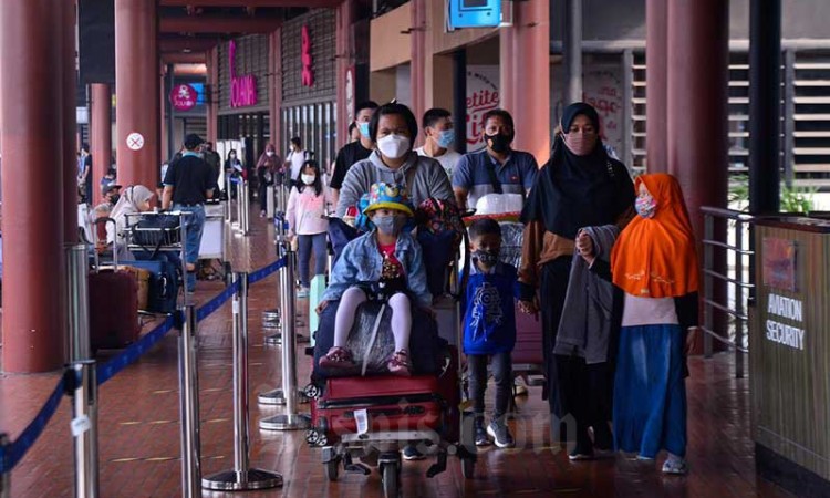 H-1 Larangan Mudik Lebaran, Bandara Soekarno Hatta Dipadati Calon Penumpang