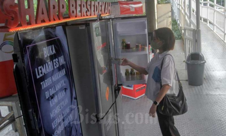 PT Sharp Electronics Indonesia Sediakan Lemari Es di Tempat Publik