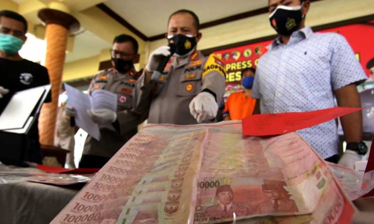 Polisi Tangkap Pembuat Uang Palsu di Jawa Timur