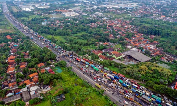 Pintu Tol Cikupa Macet Hingga 8 Kilometer Akibat Kegiatan Penyekatan Larangan Mudik Lebaran