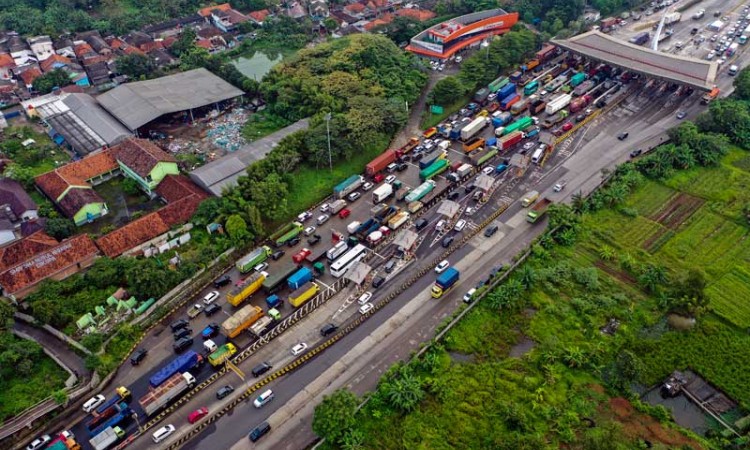 Pintu Tol Cikupa Macet Hingga 8 Kilometer Akibat Kegiatan Penyekatan Larangan Mudik Lebaran