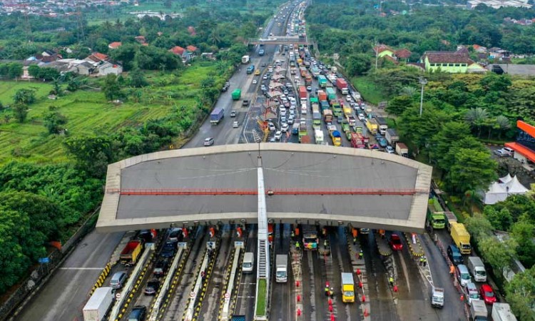 Pintu Tol Cikupa Macet Hingga 8 Kilometer Akibat Kegiatan Penyekatan Larangan Mudik Lebaran