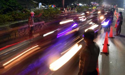 Ribuan Pemudik Sepeda Motor Dipaksa Putar Balik Saat Melintas di Pos Penyekatan Bekasi-Karawang