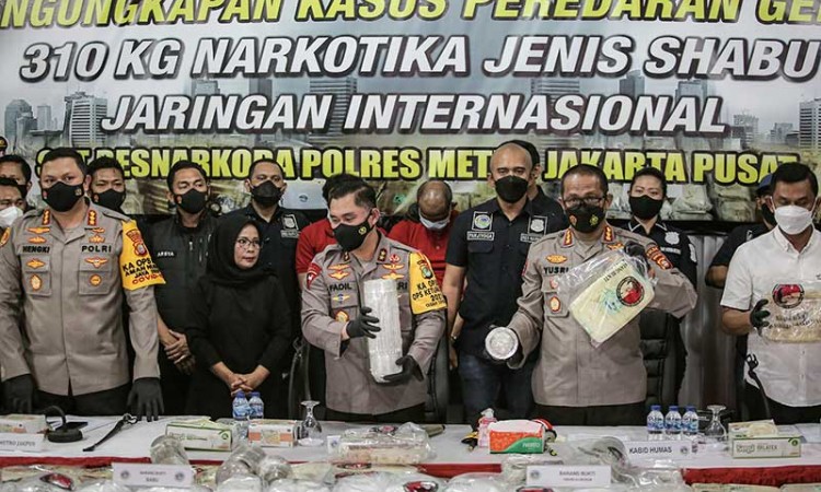 Polres Metro Jakarta Pusat Tangkap Sindikat Narkoba Jaringan Internasional Dengan Barang Bukti Sabu Seberat 310 Kilogram