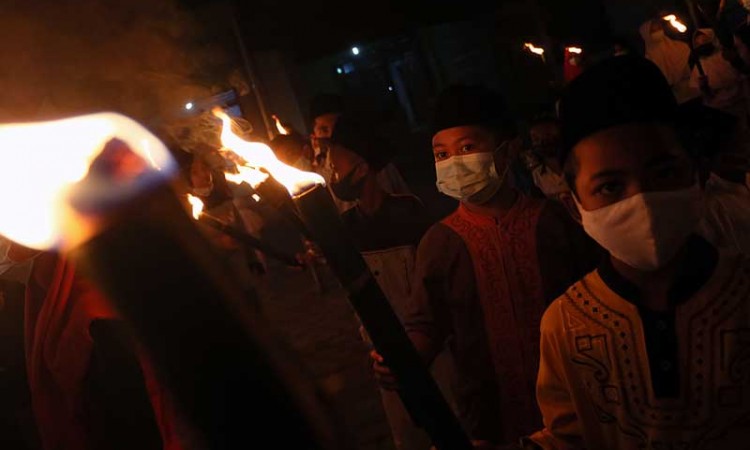 Meski Pandemi, Anak-Anak TPQ di Jawa Timur Tetap Mengikuti Pawai Obor