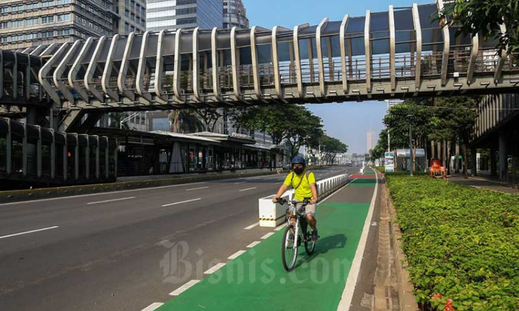 Sejumlah Jalan Protokol di Ibu Kota Terpantau Sepi Saat Lebaran Hari Pertama