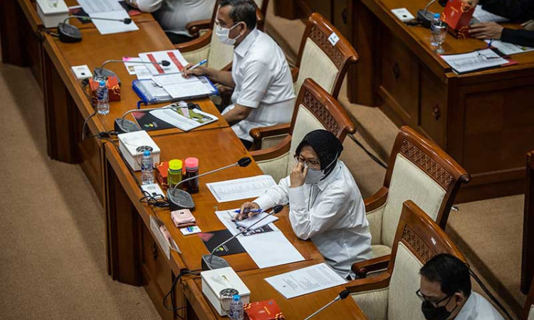 Mensos Tri Rismaharini Raker Dengan Komisi VIII Bahas DIM RUU PB