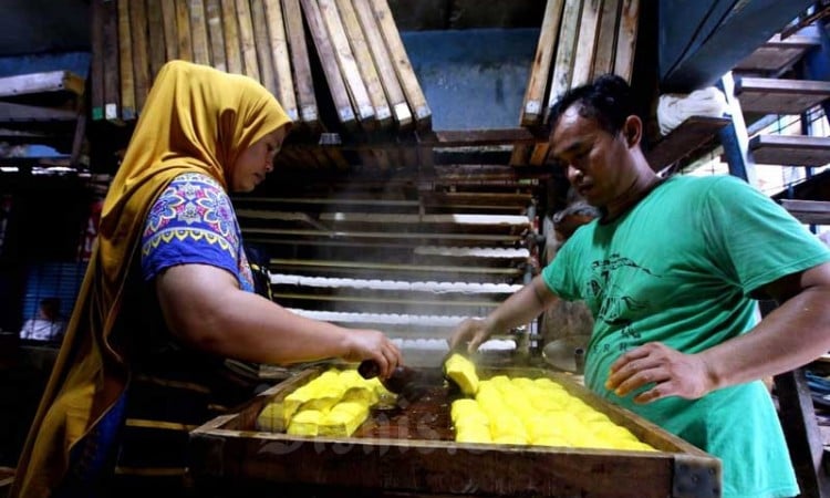 Harga Kedelai Naik Tinggi, Perajin Tahu-Tempe di Bandung Ancam Mogok Produksi