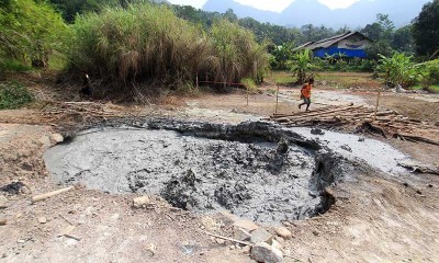 Semburan Liar Lumpur Bercampur Gas Terjadi di Cirebon