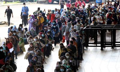 Ribuan Warga di Bandung Raya Mengikuti Vakasinasi Massal di GBLA