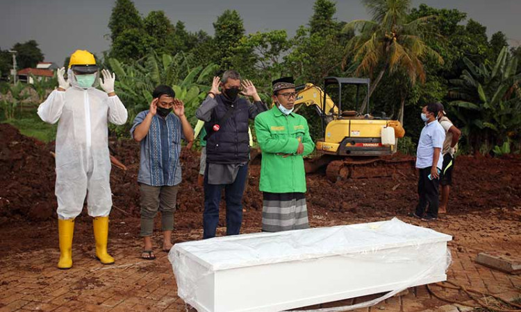 Pemakaman Jenzah Pasien Covid-19 di TPU Jombang Meningkat 100 Persen