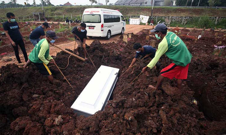Pemakaman Jenzah Pasien Covid-19 di TPU Jombang Meningkat 100 Persen