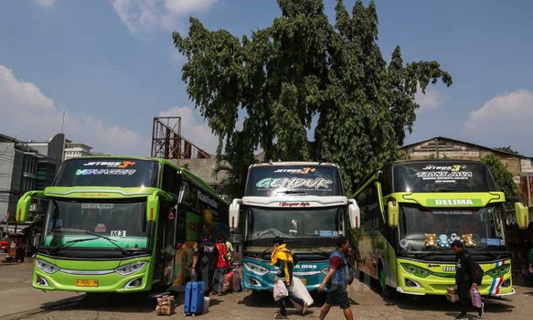 Meski PPKM Darurat, Terminal Bayangan Pondok Pinang Tetap Ramai