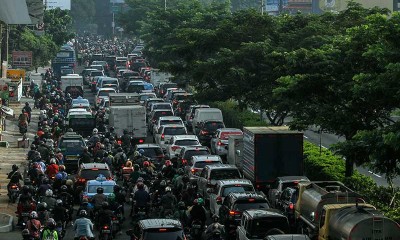 Jalan Menuju Jakarta Macet Akibat Adanya Penyekatan PPKM Darurat