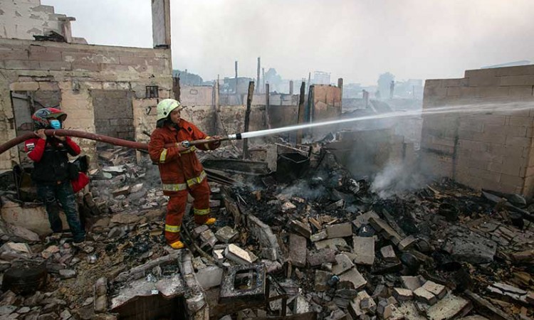 Ratusan Rumah di Teluk Gong Jakarta Hangus Terbakar