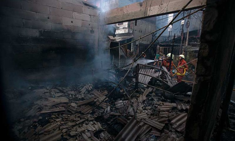 Ratusan Rumah di Teluk Gong Jakarta Hangus Terbakar