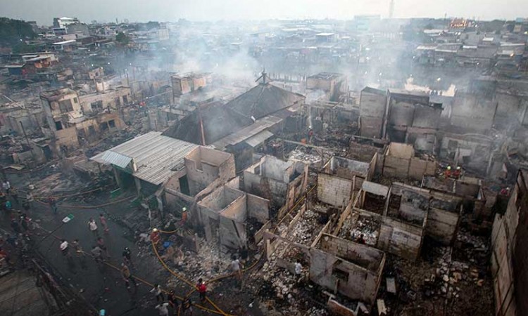 Ratusan Rumah di Teluk Gong Jakarta Hangus Terbakar