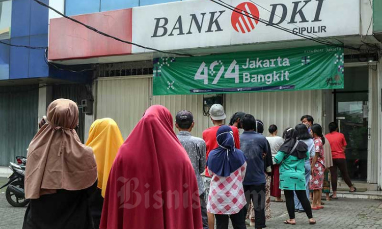 Bantuan BST Cair, ATM Bank DKI Diserbu Warga