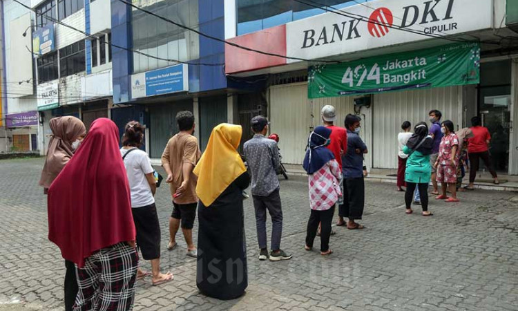 Bantuan BST Cair, ATM Bank DKI Diserbu Warga