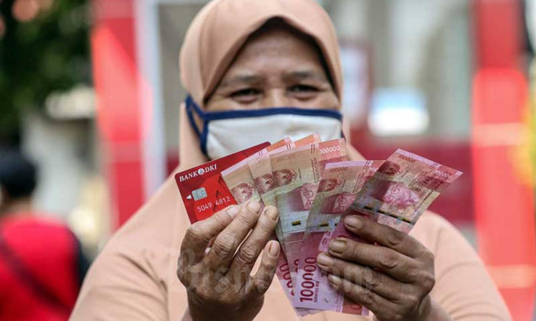 Bantuan BST Cair, ATM Bank DKI Diserbu Warga