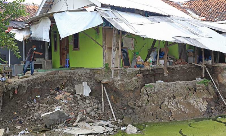 Sejumlah Rumah di Indramayu Terancam Longsor Akibat Pergerakan Tanah