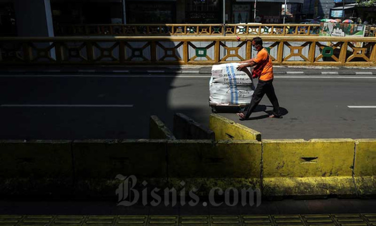 Pasar Tanah Abang Kembali Dibuka, Pengunjung Wajib Tujukan Sertifikasi Vaksin Saat Masuk Pasar