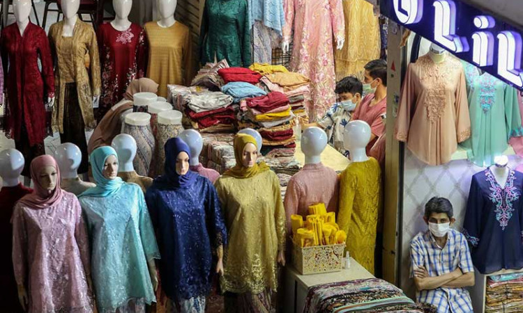 Pasar Tanah Abang Kembali Dibuka, Pengunjung Wajib Tujukan Sertifikasi Vaksin Saat Masuk Pasar