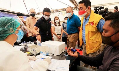 Menparekraf Sandiaga Uno Bersama Anggota Komisi XI DPR RI Kamrussamad Tinjau Vaksinasi Covid-19