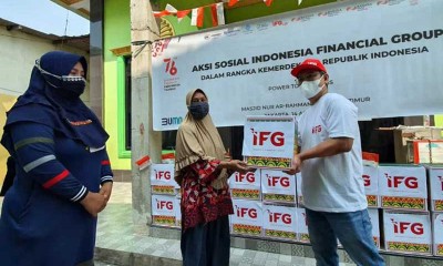 Peringati HUT RI ke 76, IFG Bagikan 100 Paket Sembako di Kampung Nelayan