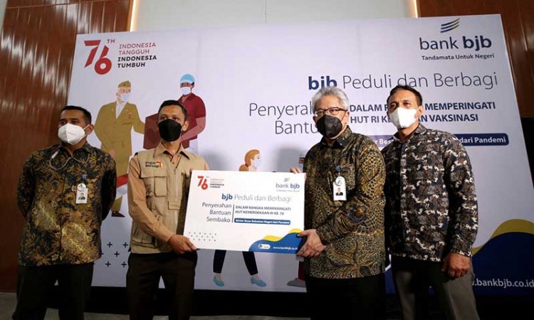 Bank BJB Bagikan Paket Sembako Kepada Masyarakat Yang Terdampak Covid-19