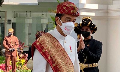 Presiden Joko Widodo Kenakan Pakian Adat Lampung Saat Mempimpin Upacara Peringatan Detik-Detik Proklamasi Kemerdekaan 1945