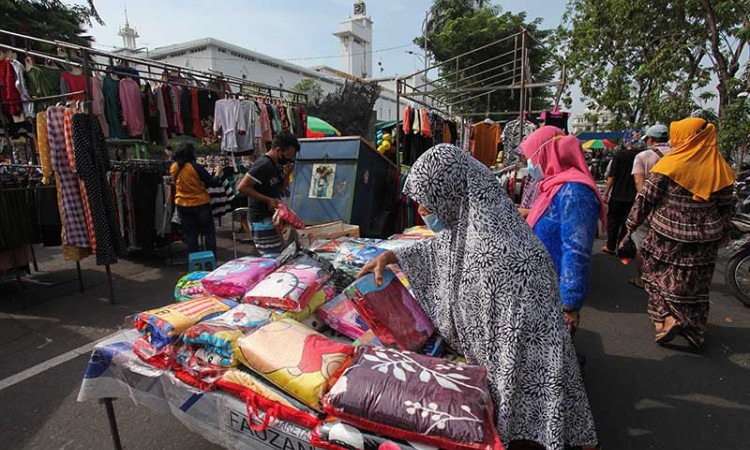 Meski Masih PPKM, Pasar Dadakan di Kawasan Tugu Pahlawan Surabaya Kembali Dibuka