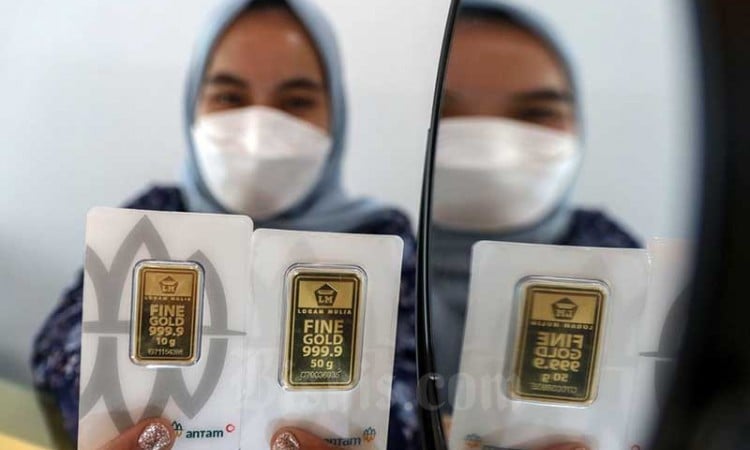 Harga Emas Batangan 24 Karat Antam Turun 