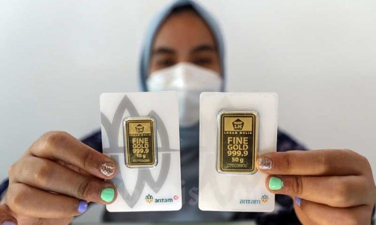 Harga Emas Batangan 24 Karat Antam Turun 