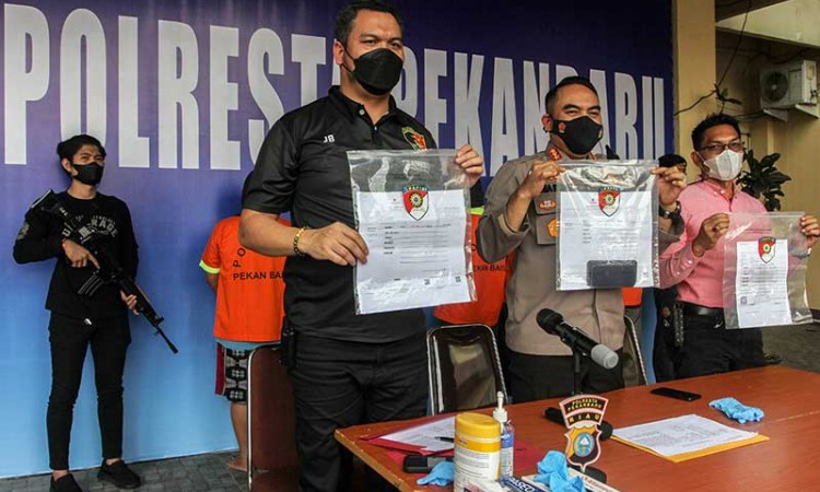 Polresta Pekanbaru Amankan Lima Calon Penumpang Pesawat Yang Menggunakan Surat PCR Palsu
