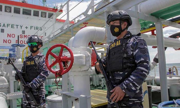 TNI AL Tangkap Kapal Tangker Berbendera Panama Yang Membawa Limbah
