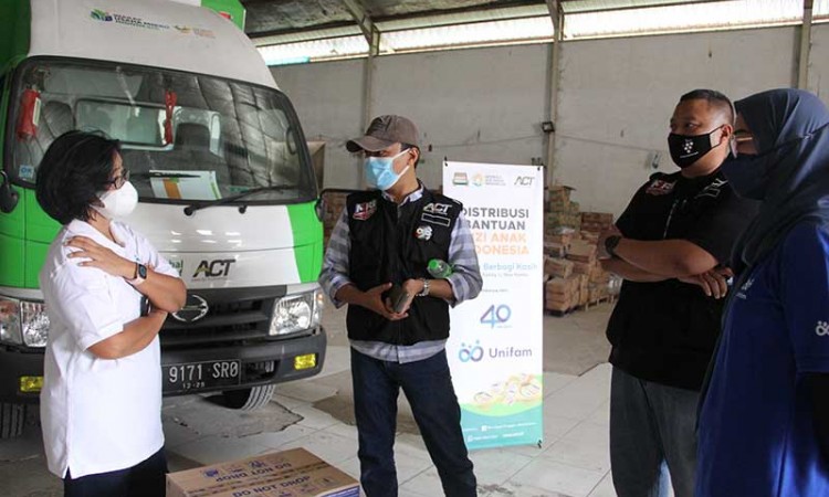 Unifam Berbagi Kasih Dengan Distribusikan Bantuan Gizi Anak Indonesia