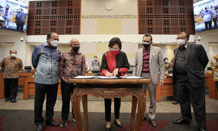 Banggar DPR Mengesahkan Laporan Pelaksanaan APBN Tahun Anggaran 2020