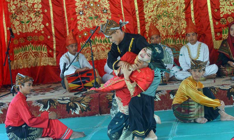 Taman Budaya Sumbar Menggelar Festival Randai
